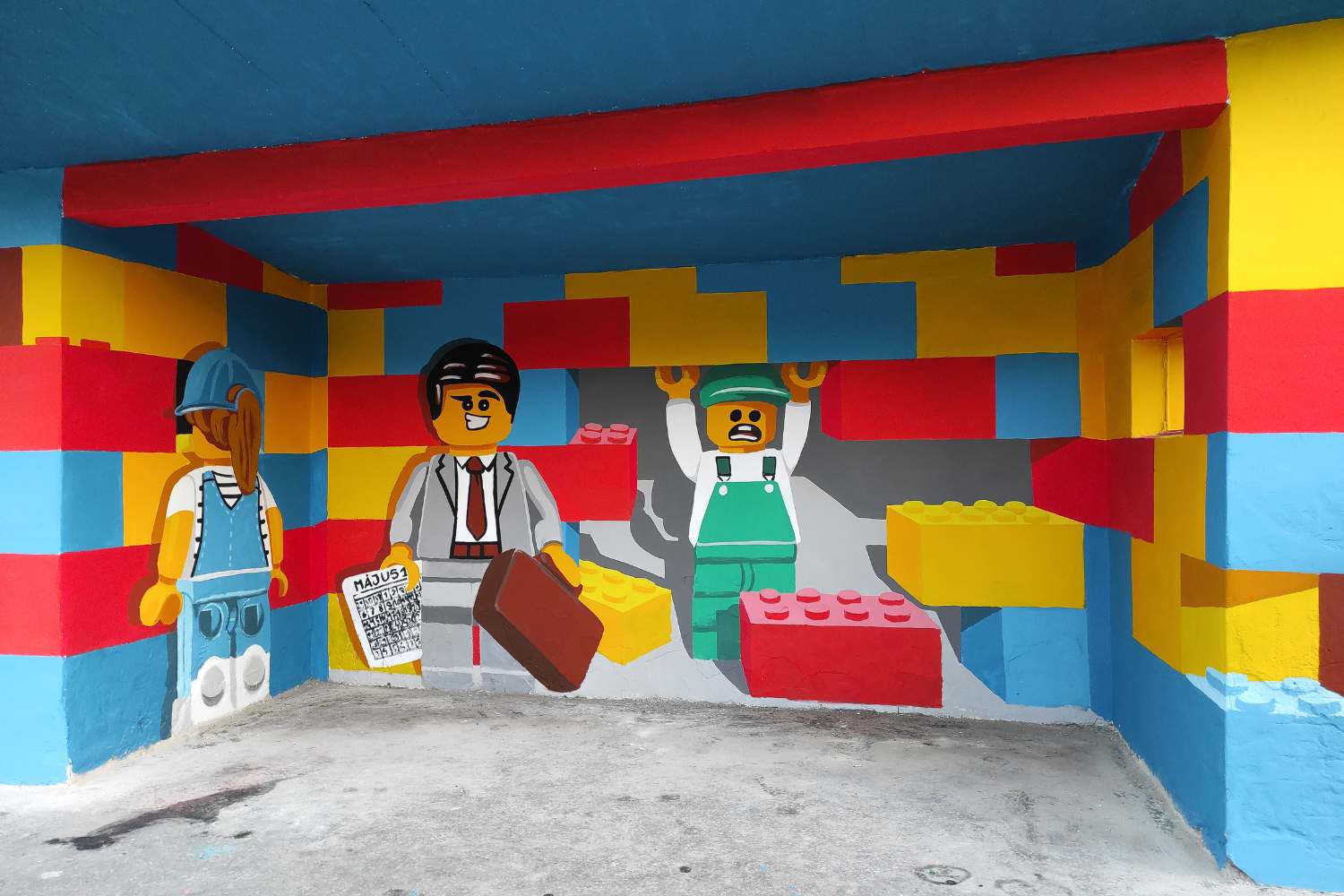 LEGO-buszmegálló Budapesten: így lett játékosabb a 155/156-os megálló a Kútvölgyi úton